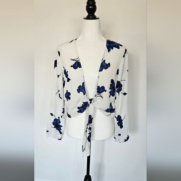 Dynamite Tops - Nwot Dynamite blue floral blouse